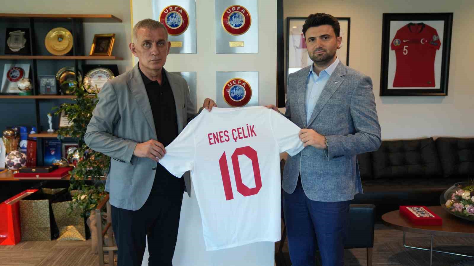 Bursaspor Başkanı Enes Çelik, TFF Başkanı İbrahim Hacıosmanoğlu’nu ziyaret etti
