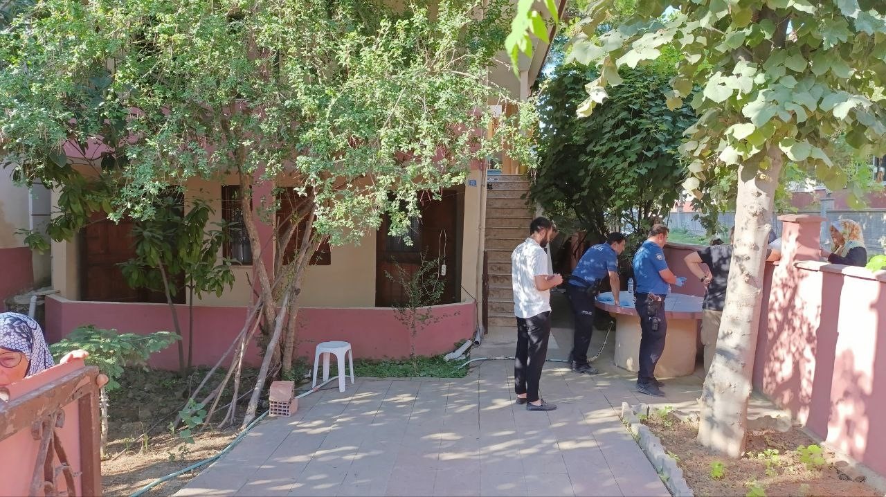Kendisinden haber alınamayan 70 yalındaki kadın evinde &ouml;l&uuml; bulundu
