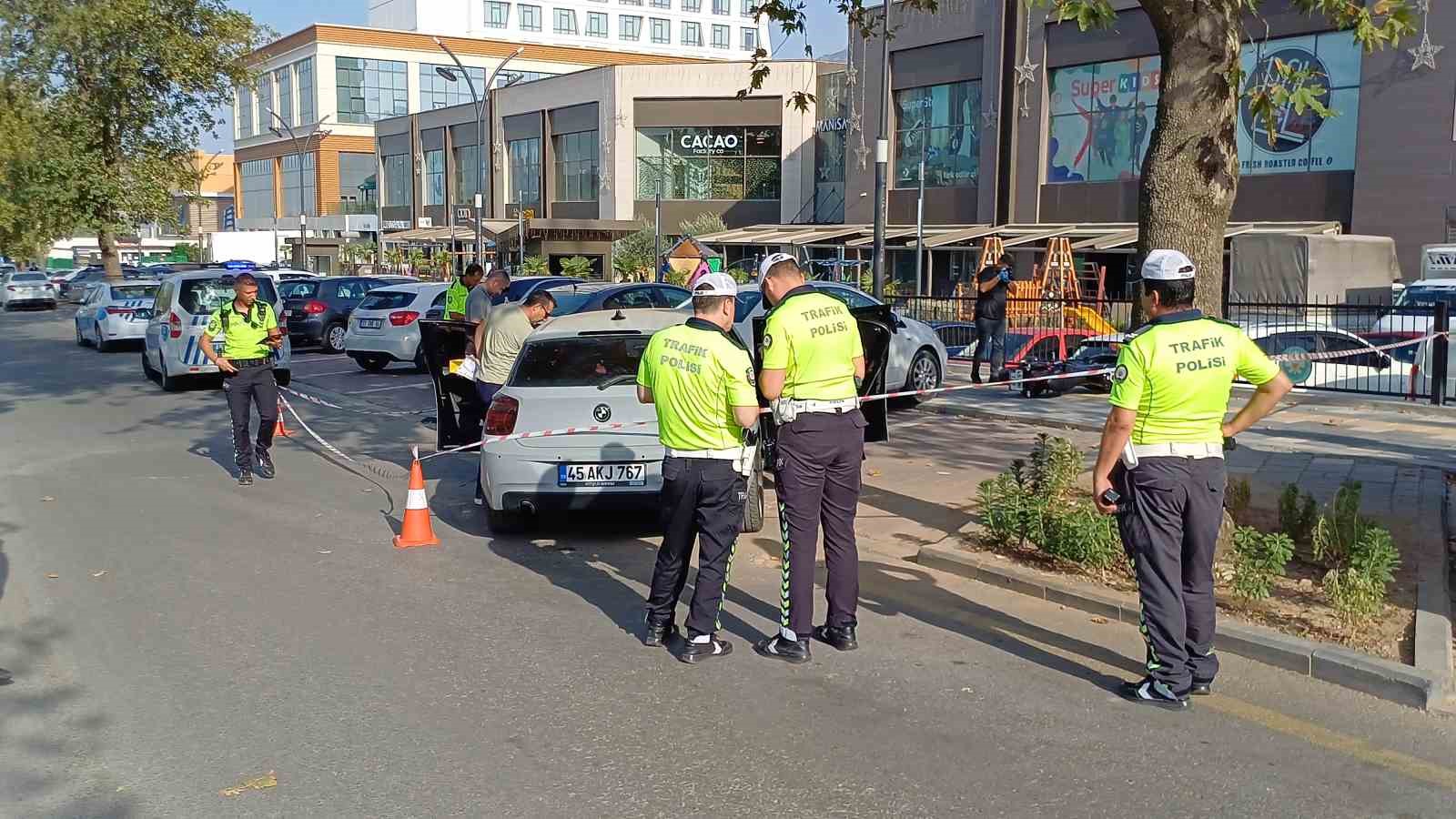 Otomobile &ccedil;arpan motosiklet s&uuml;r&uuml;c&uuml;s&uuml; hayatını kaybetti
