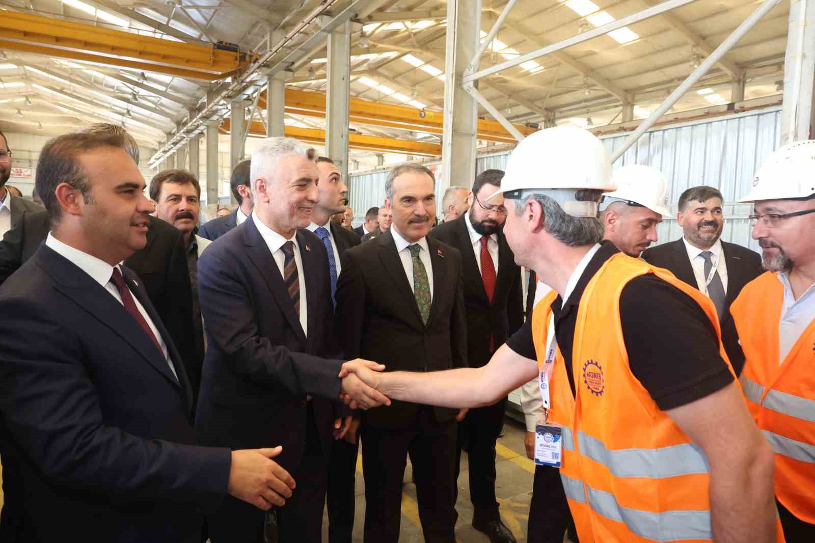 Ticaret Bakanı Bolat: “261,5 milyar dolara yükselen ihracatımızın yüzde 94’ü sanayiden gelmektedir”
