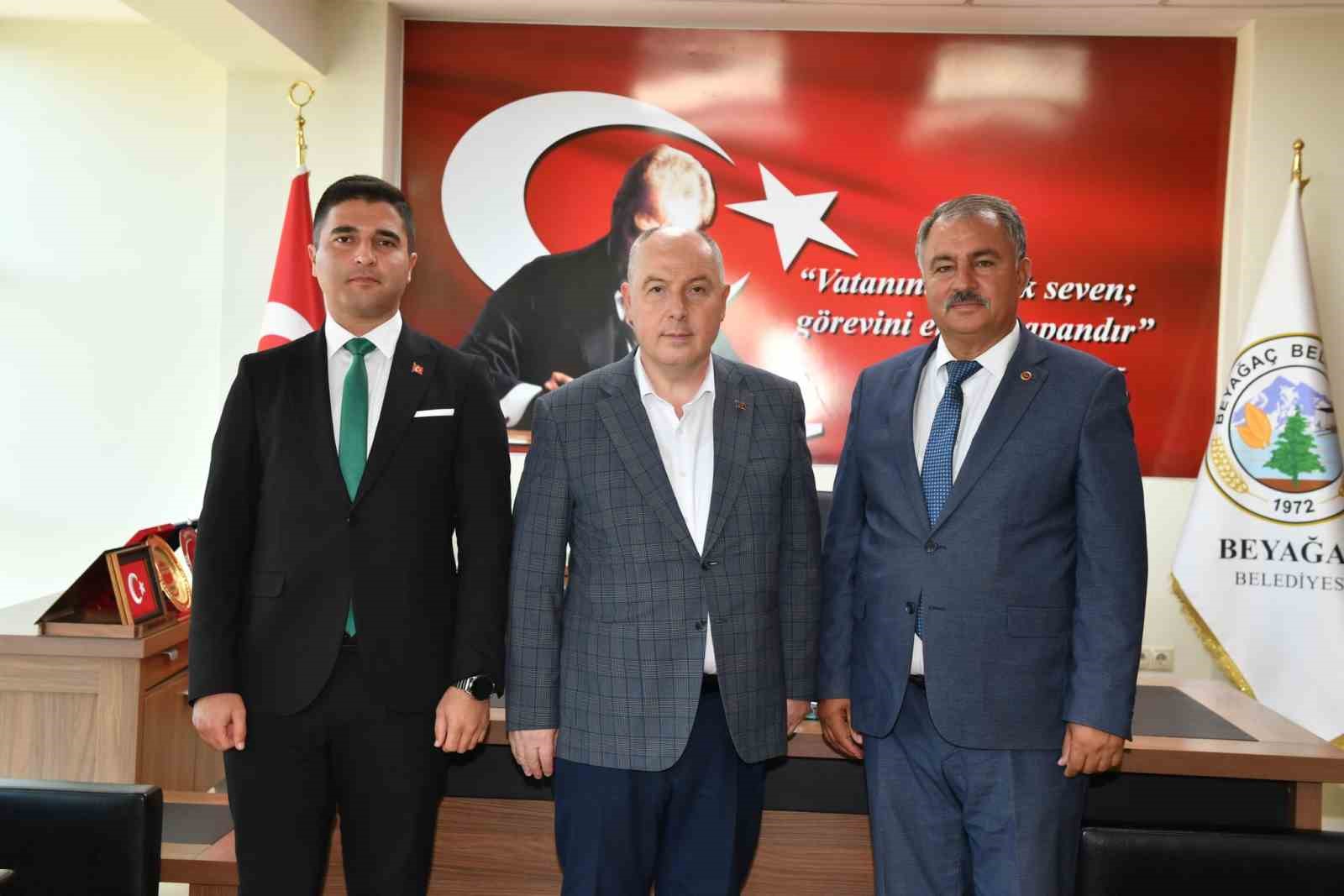 Vali Coşkun, Beyağa&ccedil; Belediyesini ziyaret etti

