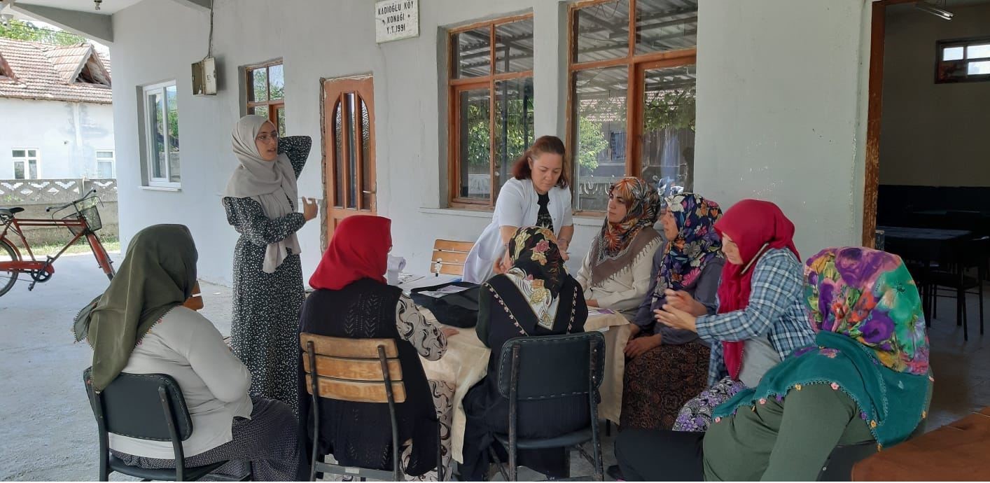 Kadınlara erken teşhisin önemini anlatıyorlar
