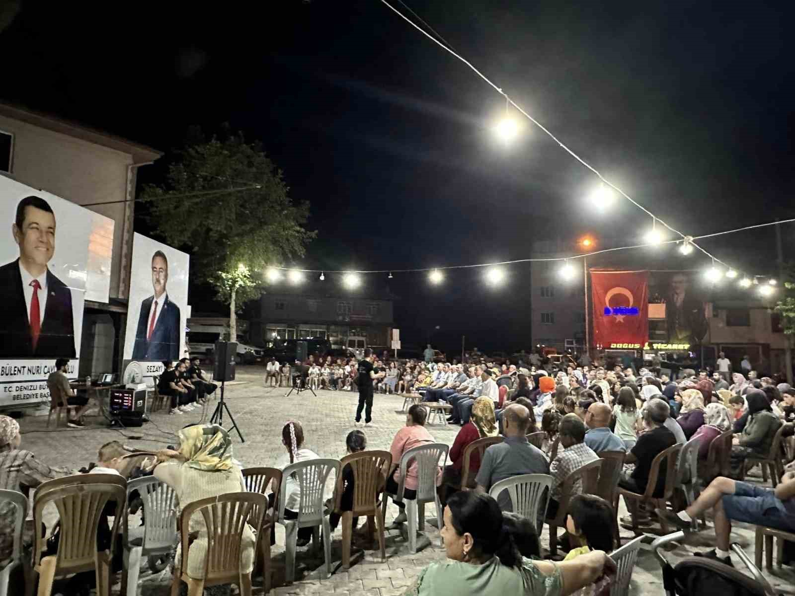 Tiyatro g&ouml;sterisini izleyen Başkan P&uuml;t&uuml;n&rsquo;e s&uuml;rpriz doğum g&uuml;n&uuml; kutlaması
