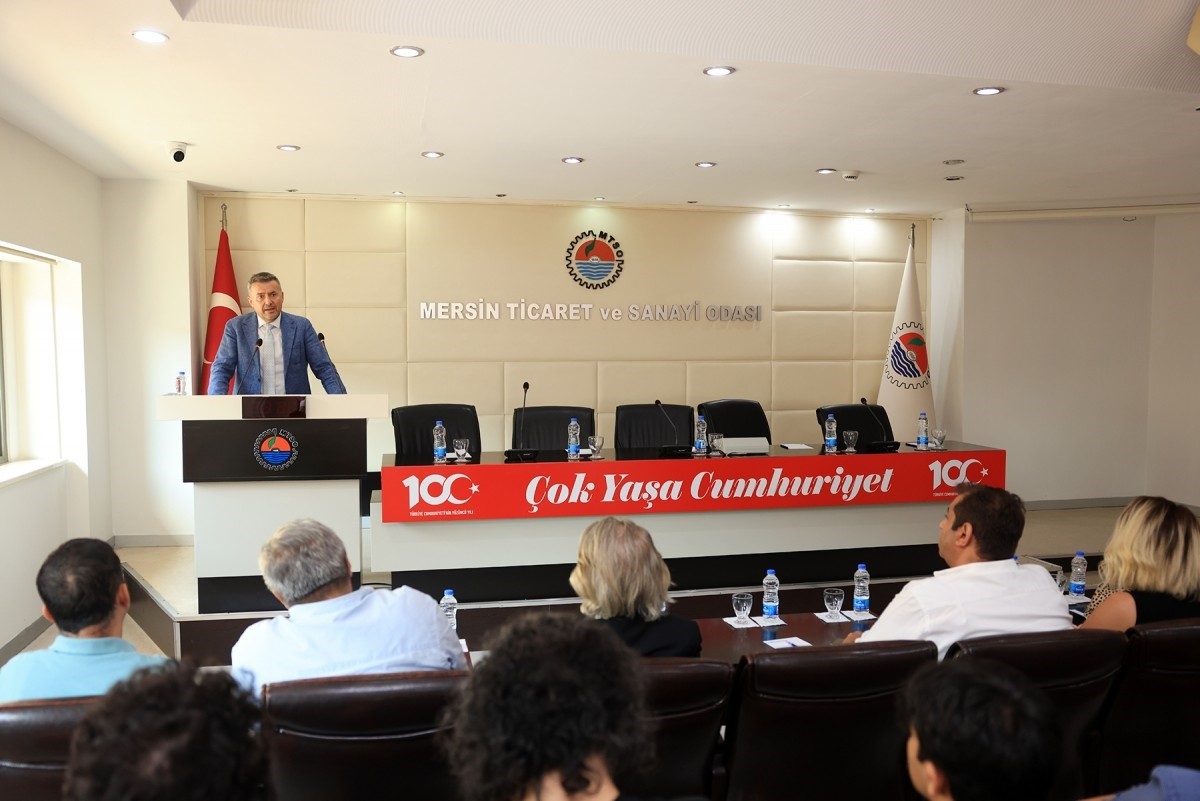 Lise ve &uuml;niversite sınavlarında dereceye giren &ouml;ğrenciler &ouml;d&uuml;llendirildi
