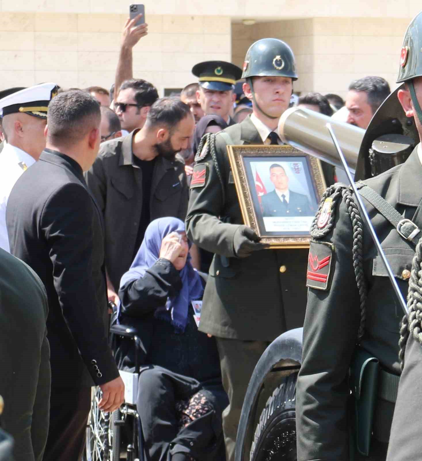Şehit Piyade Uzman Çavuş Muhammed Emin Önk son yolculuğuna uğurlandı
