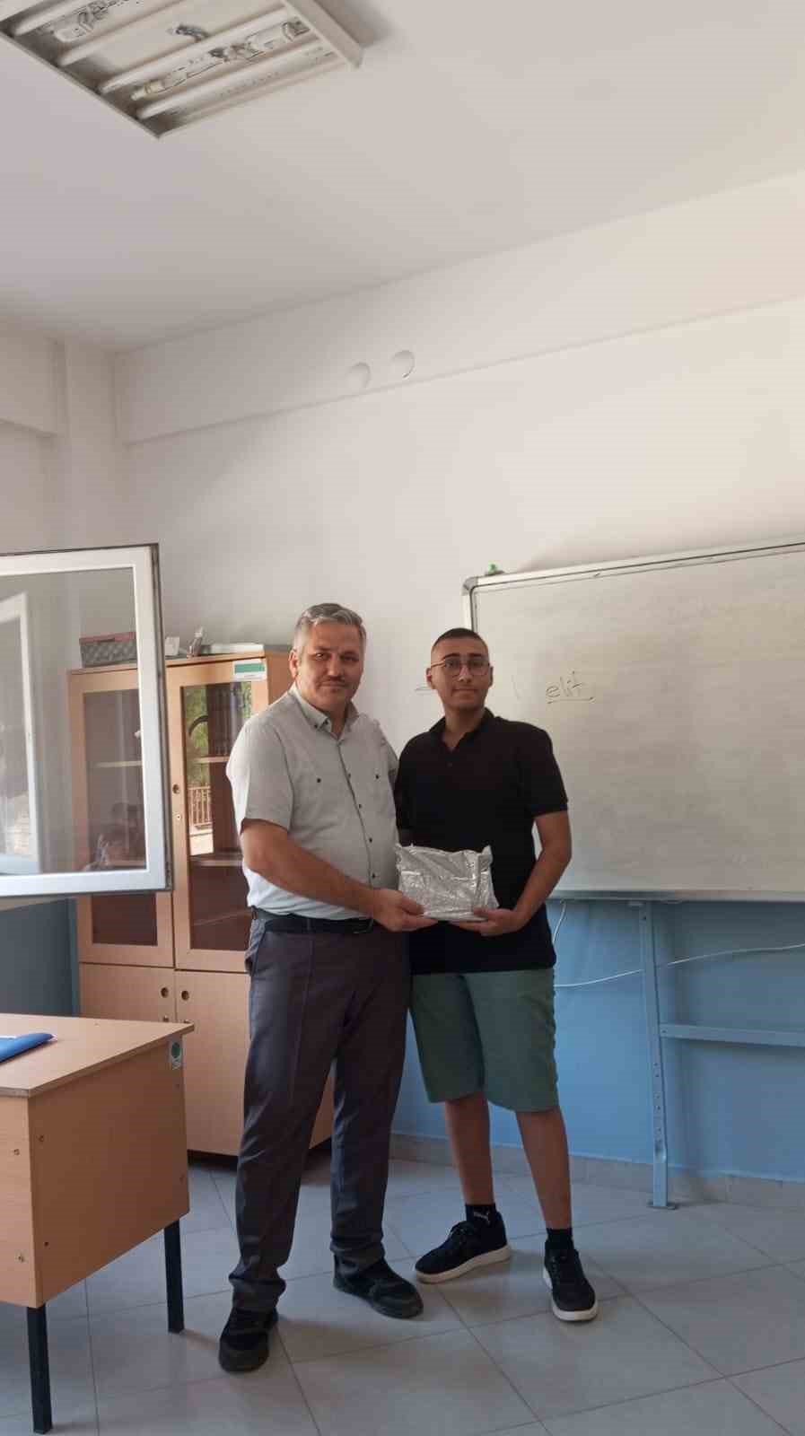 Mezun oldukları ortaokulda tecrübelerini anlattılar