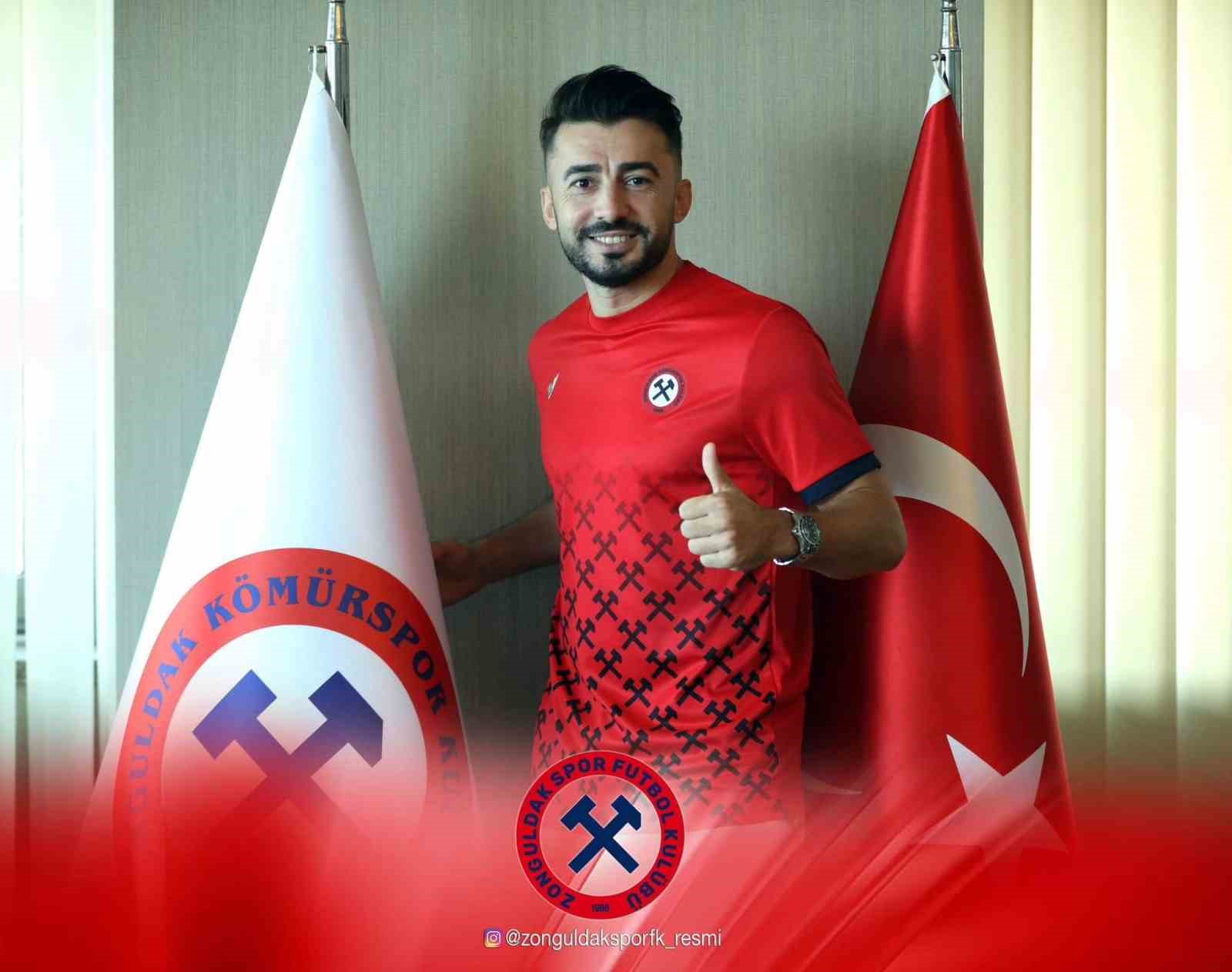 Zonguldak K&ouml;m&uuml;rspor, 35 yaşındaki Mehmet &Ouml;zt&uuml;rk&rsquo;&uuml; transfer etti
