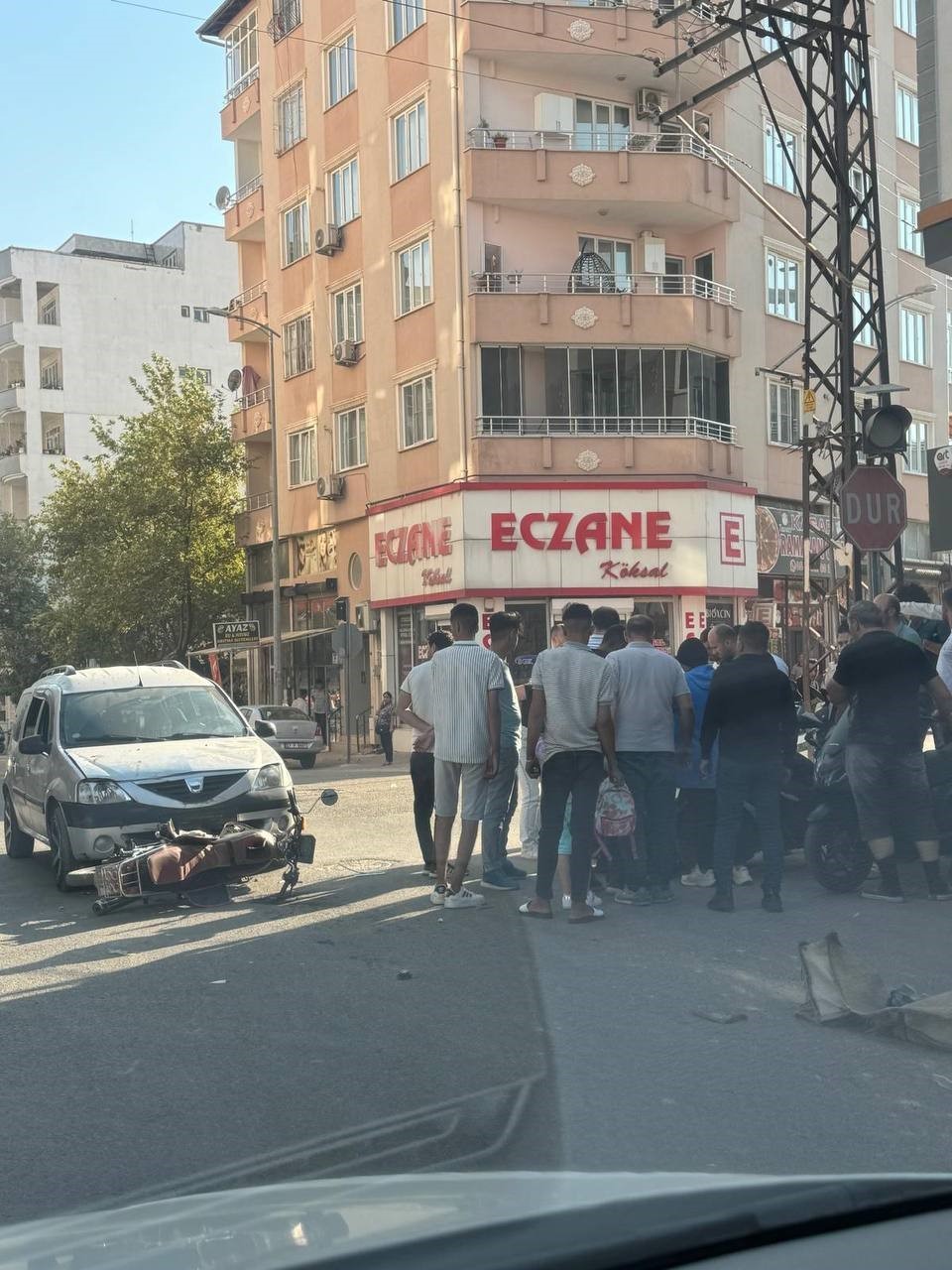 Kilis’te motosiklet ile otomobil çarpıştı: 2 yaralı
