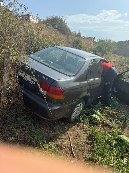 Kontrolden &ccedil;ıkan otomobil tarlaya u&ccedil;tu: 1 yaralı

