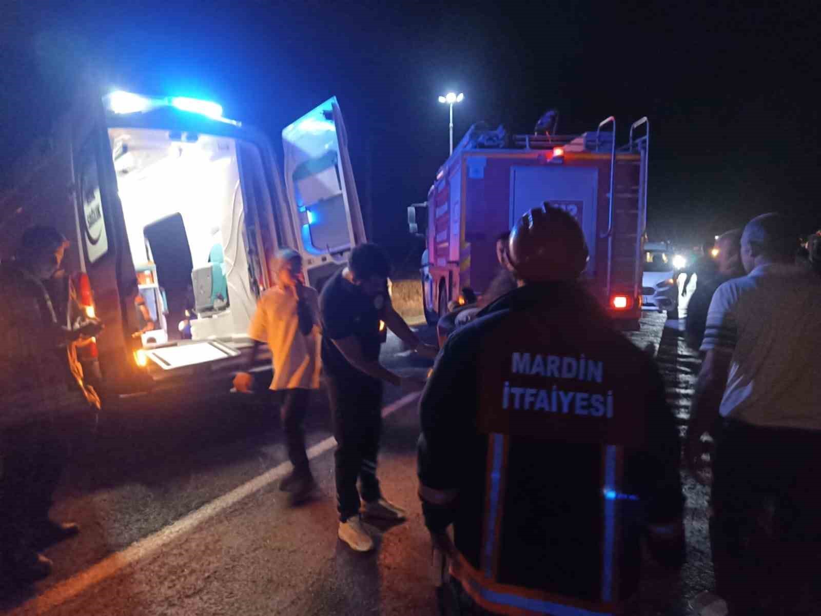 Mardin’de minibüs ile kamyonet çarpıştı: 7 yaralı