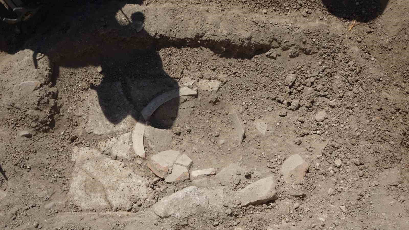 (Özel) Apollon Smintheus Tapınağı’nda 1700 yıllık mezar bulundu