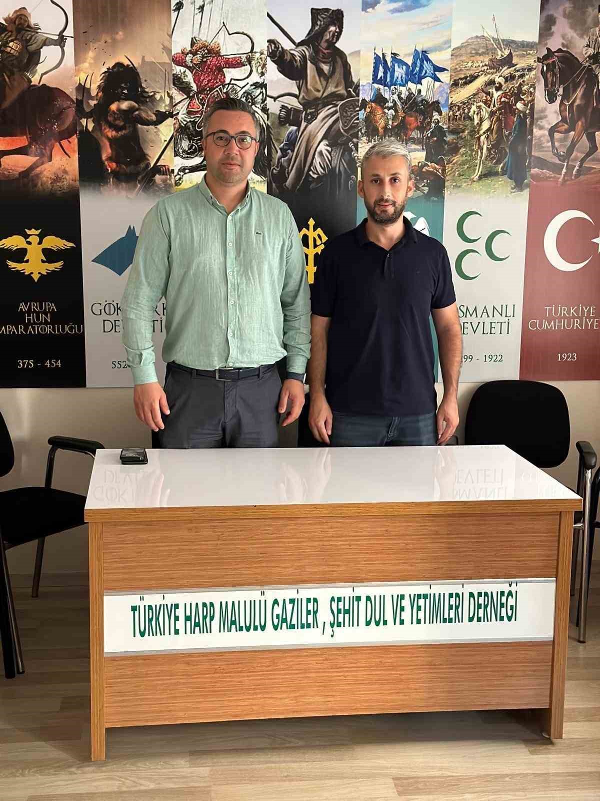 Turgutlu Şehitliğindeki kötü görüntü ortadan kaldırıldı