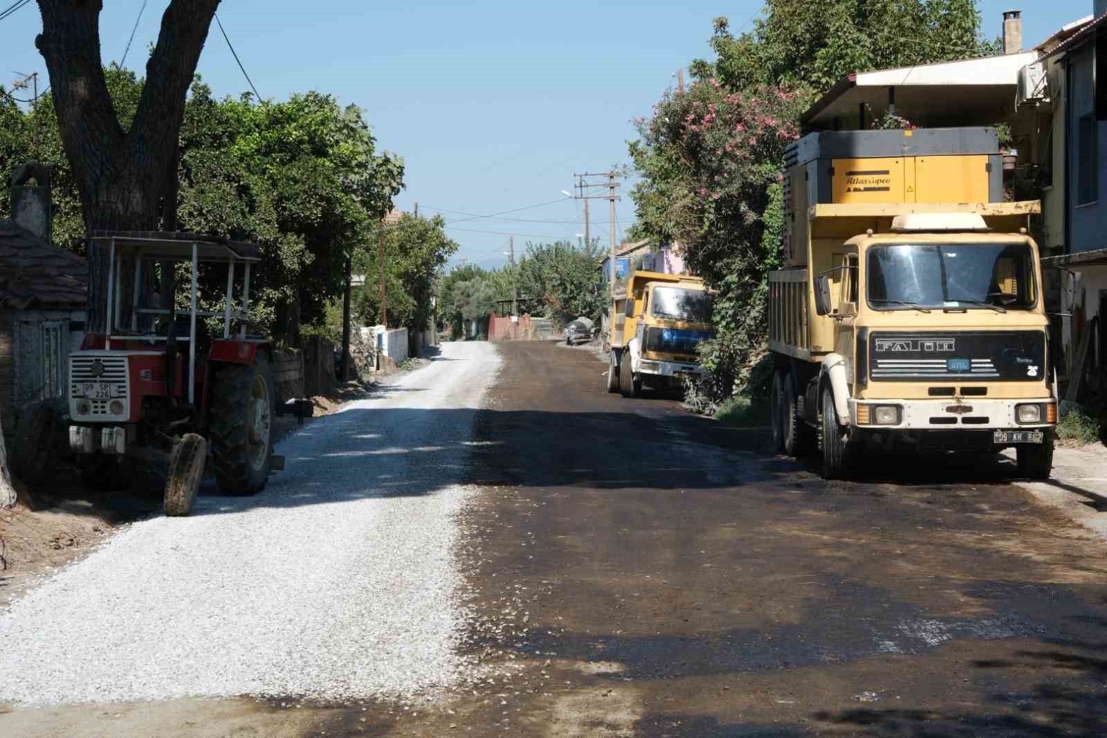 Çerçioğlu Söke’nin dört bir yanında yol yapım çalışmalarına devam ediyor
