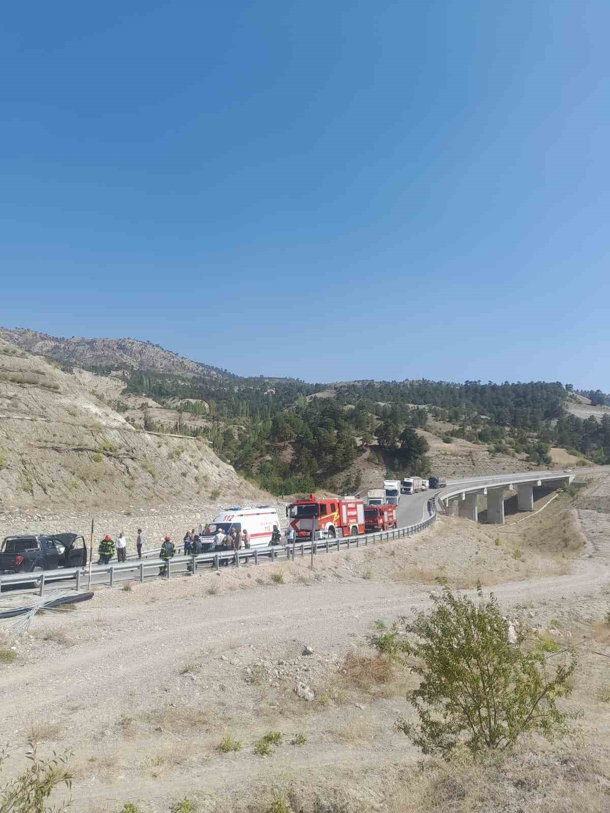 Denizli’de iki otomobil kafa kafaya çarpıştı; 1 ölü,3 yaralı
