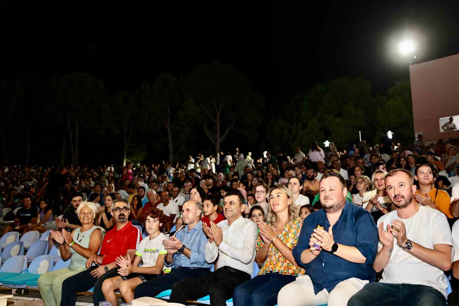 Denizli B&uuml;y&uuml;kşehrin Yaz Sinema G&uuml;nleri unutulmaz bir akşam yaşattı
