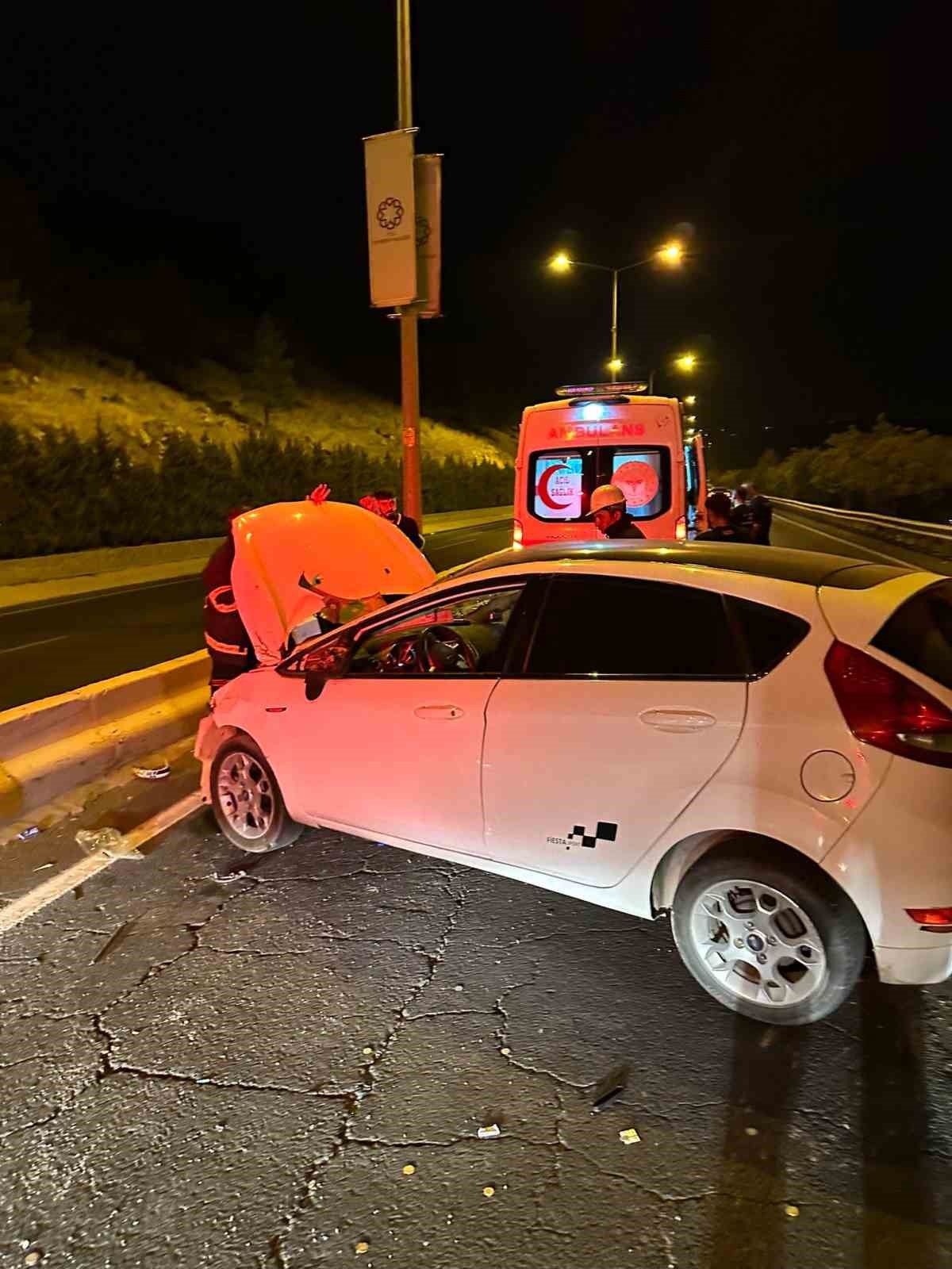 Mardin’de refüje çarpan otomobilde 2 kişi yaralandı
