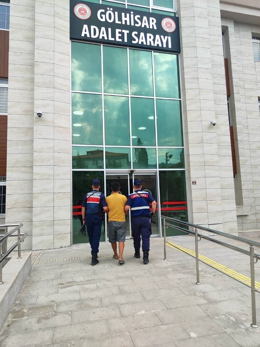 Burdur&rsquo;da jandarmanın uyuşturucu operasyonunda 1 ş&uuml;pheli tutuklandı
