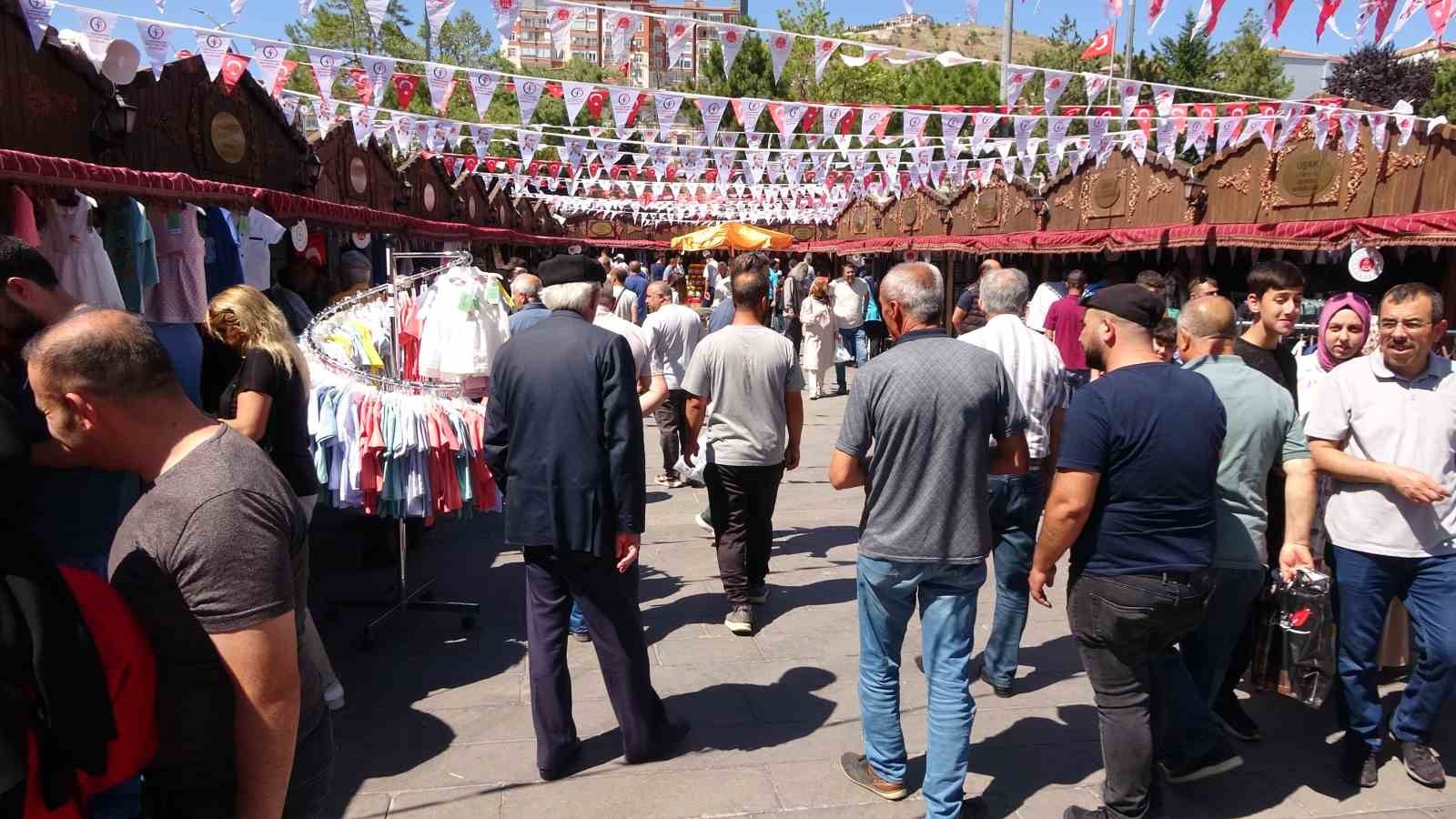 Yozgat’ta İşyurtları Ürün ve El Sanatları Fuarı ziyaretçi akınına uğradı
