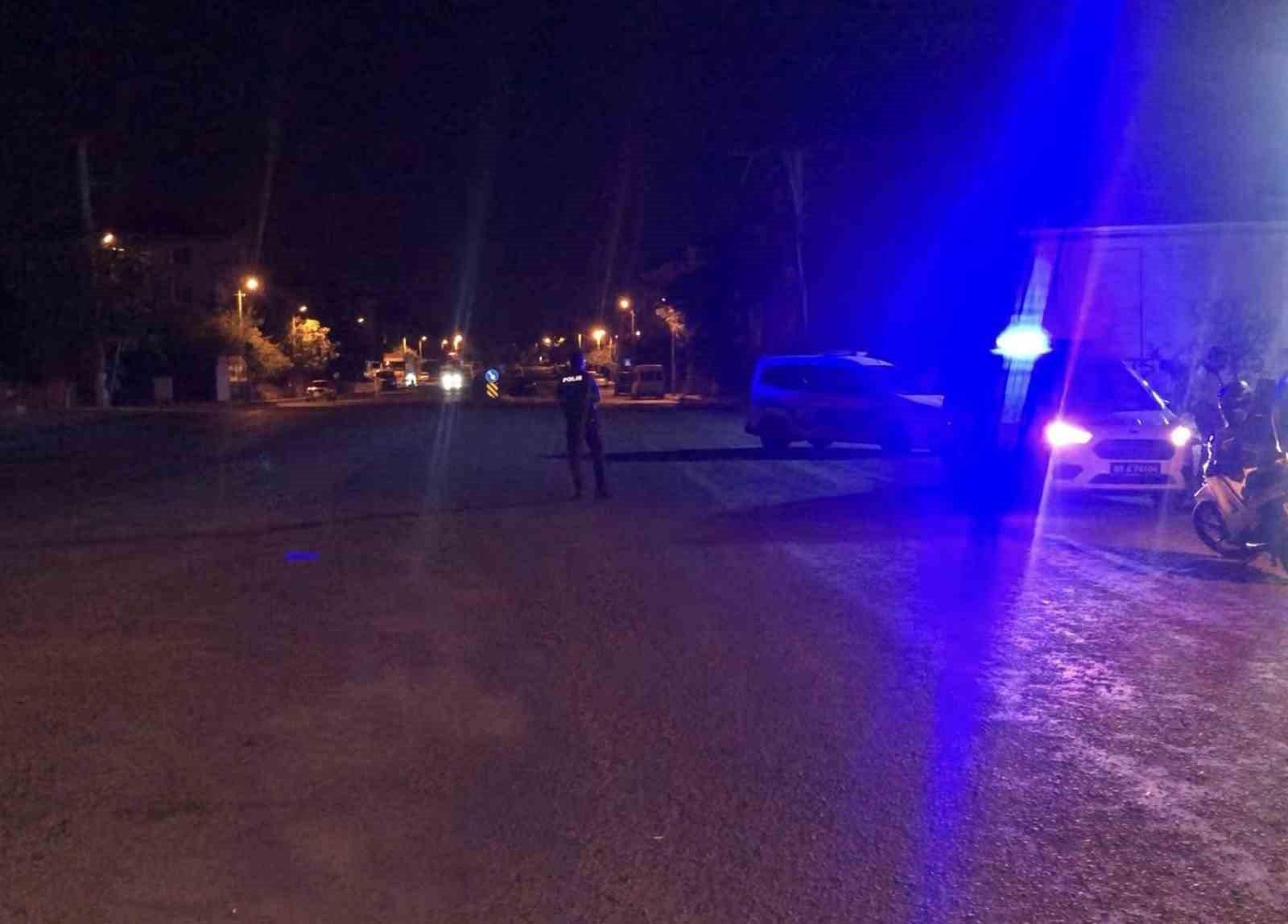 Alkoll&uuml; s&uuml;r&uuml;c&uuml; beton b&uuml;ze &ccedil;arptı, &ldquo;Burada neden levha yok?&rdquo; dedi
