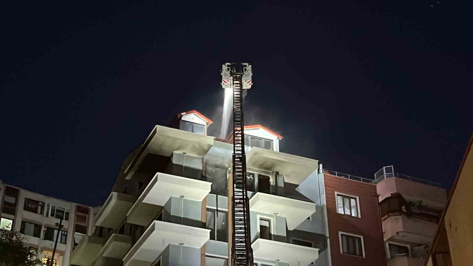 İnşaat halindeki binada yangın