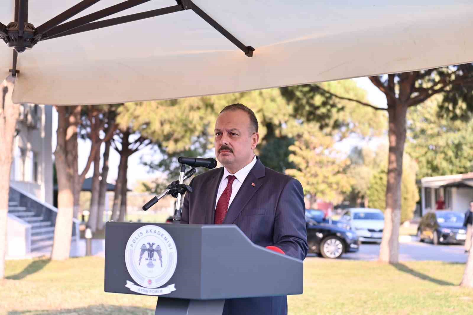 Aydın Polis Okulu, ilk kadın mezunlarını verdi
