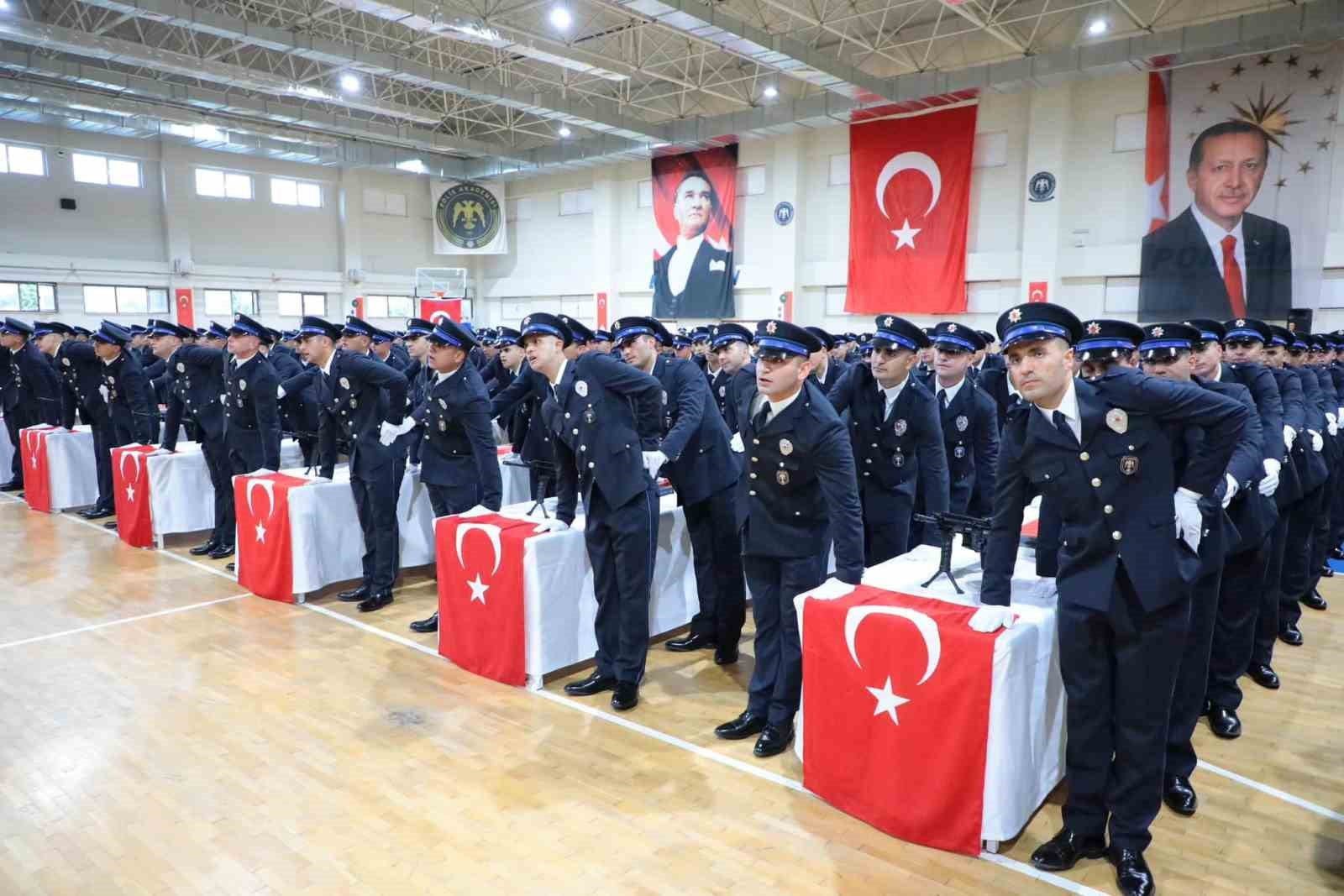 Erzincan&rsquo;da 428 polis adayı mezun oldu
