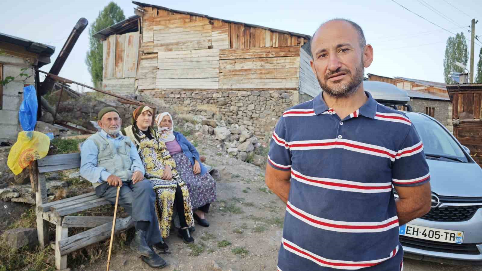 Fransız gelin 12 yıldır yaz tatilini Artvin’de eşinin köyünde geçiriyor
