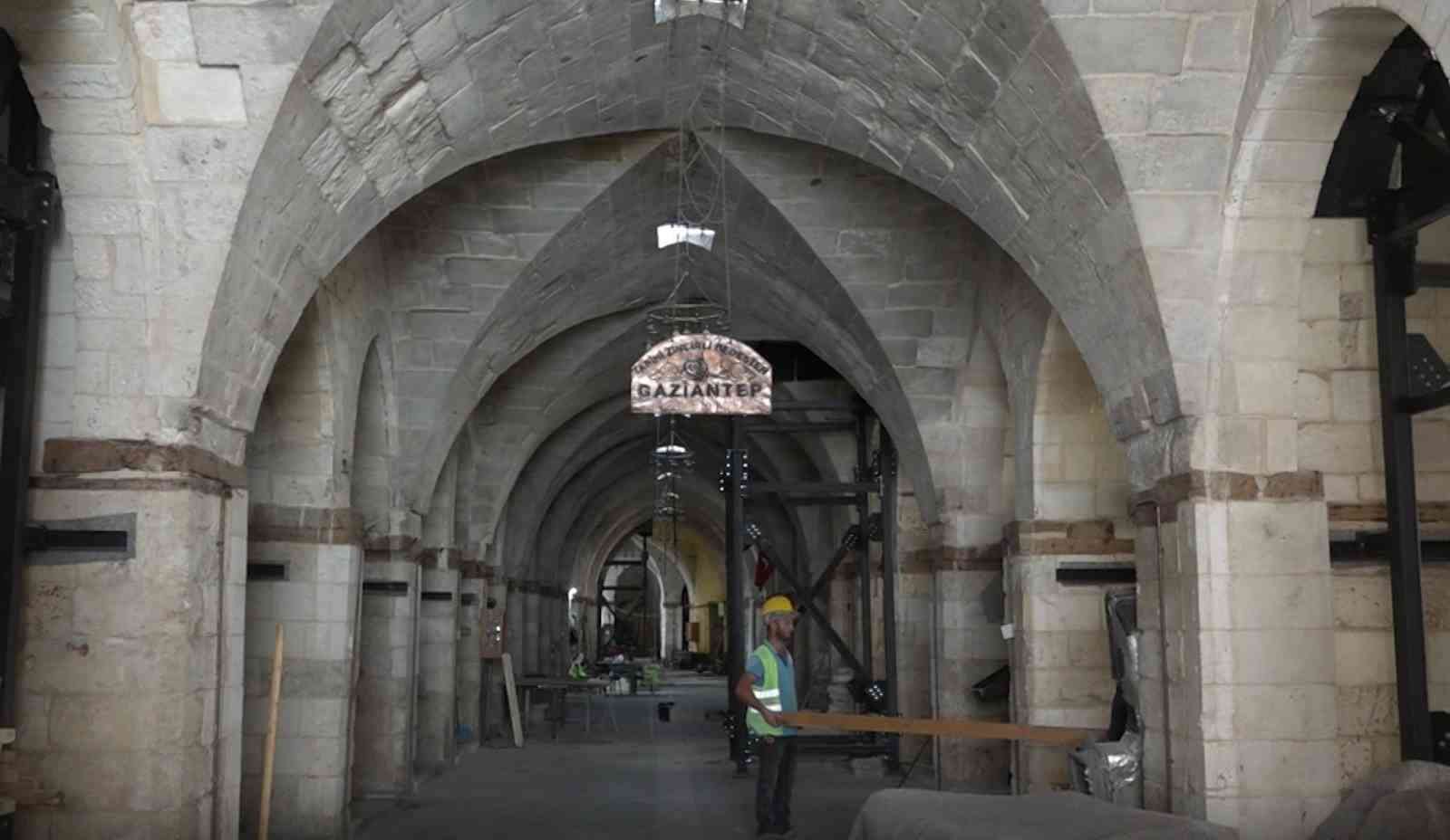 Depremde hasar g&ouml;ren asırlık Zincirli Bedesten restore ediliyor
