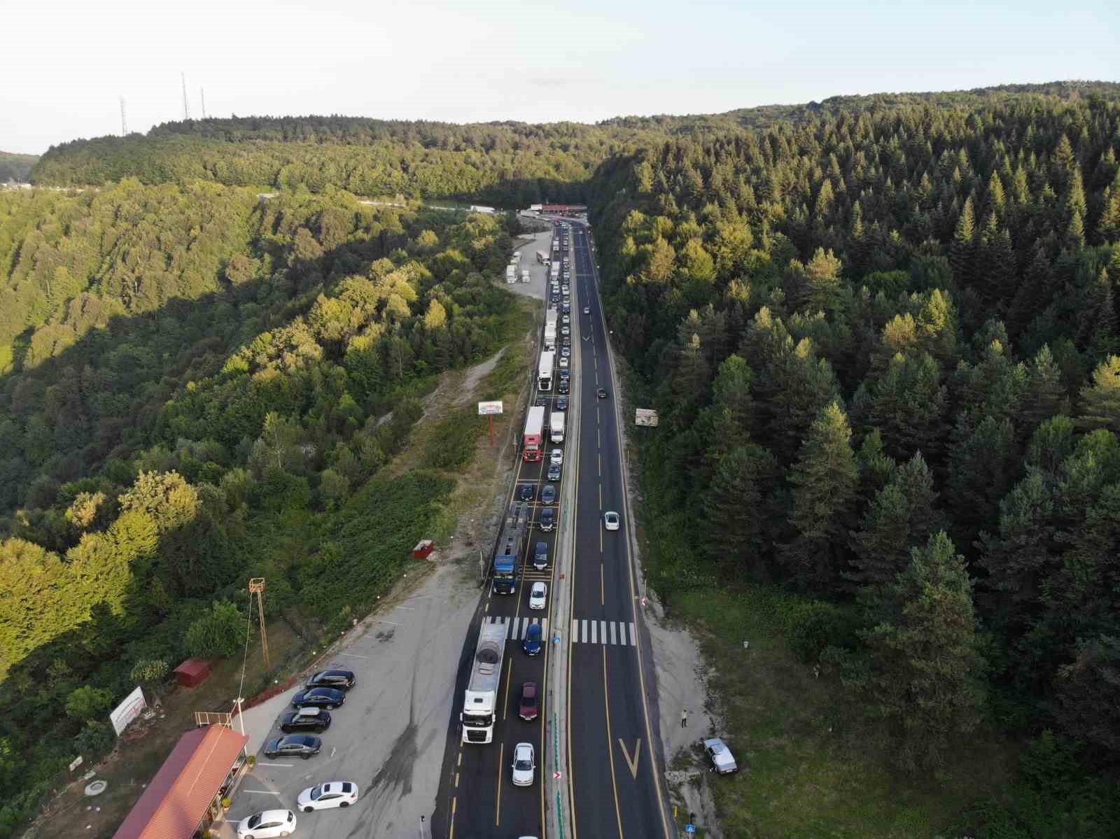 Pazar günü Bolu’dan İstanbul’a ağır taşıtlara geçiş sınırlandırıldı
