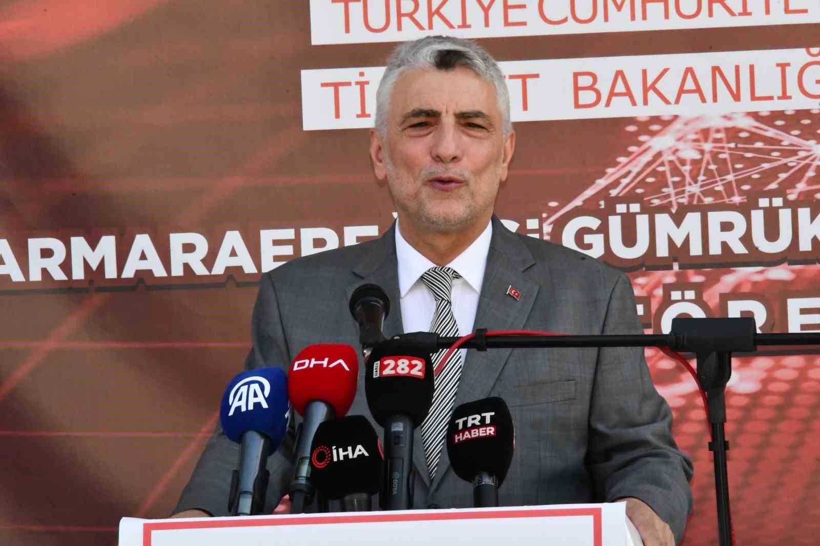 Ticaret Bakanı Bolat, Tekirdağ&rsquo;da yeni g&uuml;mr&uuml;k m&uuml;d&uuml;rl&uuml;ğ&uuml; binasının a&ccedil;ılışını yaptı
