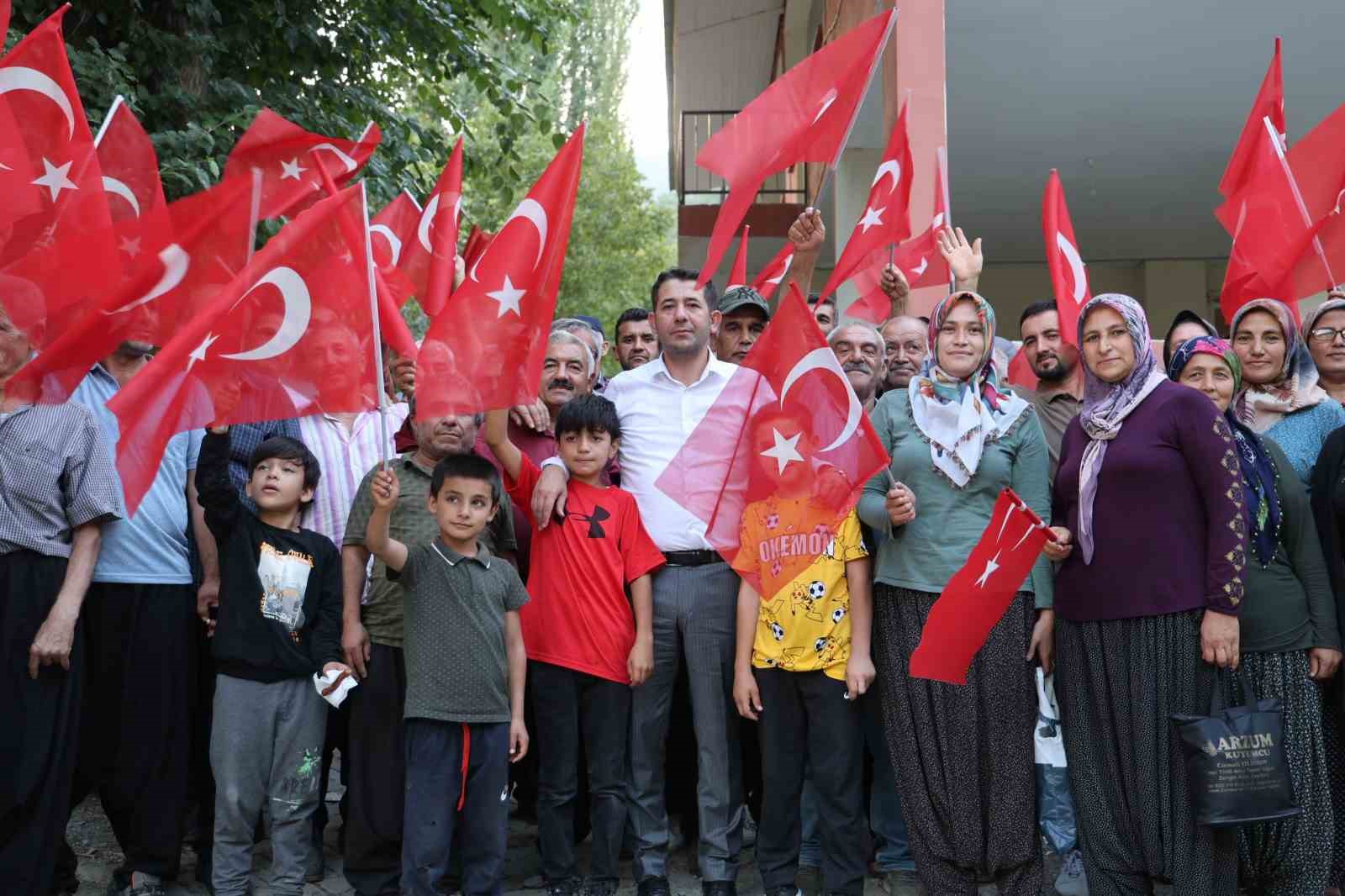 Feke Belediye Başkanı &Ouml;zen mahallelinin su sorunun &ccedil;&ouml;zmek i&ccedil;in kolları sıvadı
