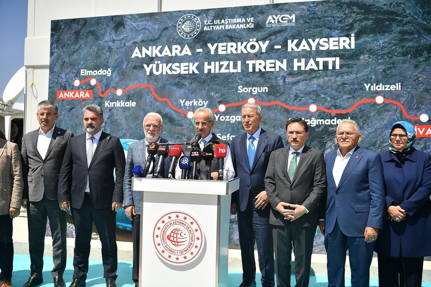 Başkan Büyükkılıç, Bakan Uraloğlu’na Hızlı Tren Hattı Şantiyesi’nde verilen brifinge katıldı
