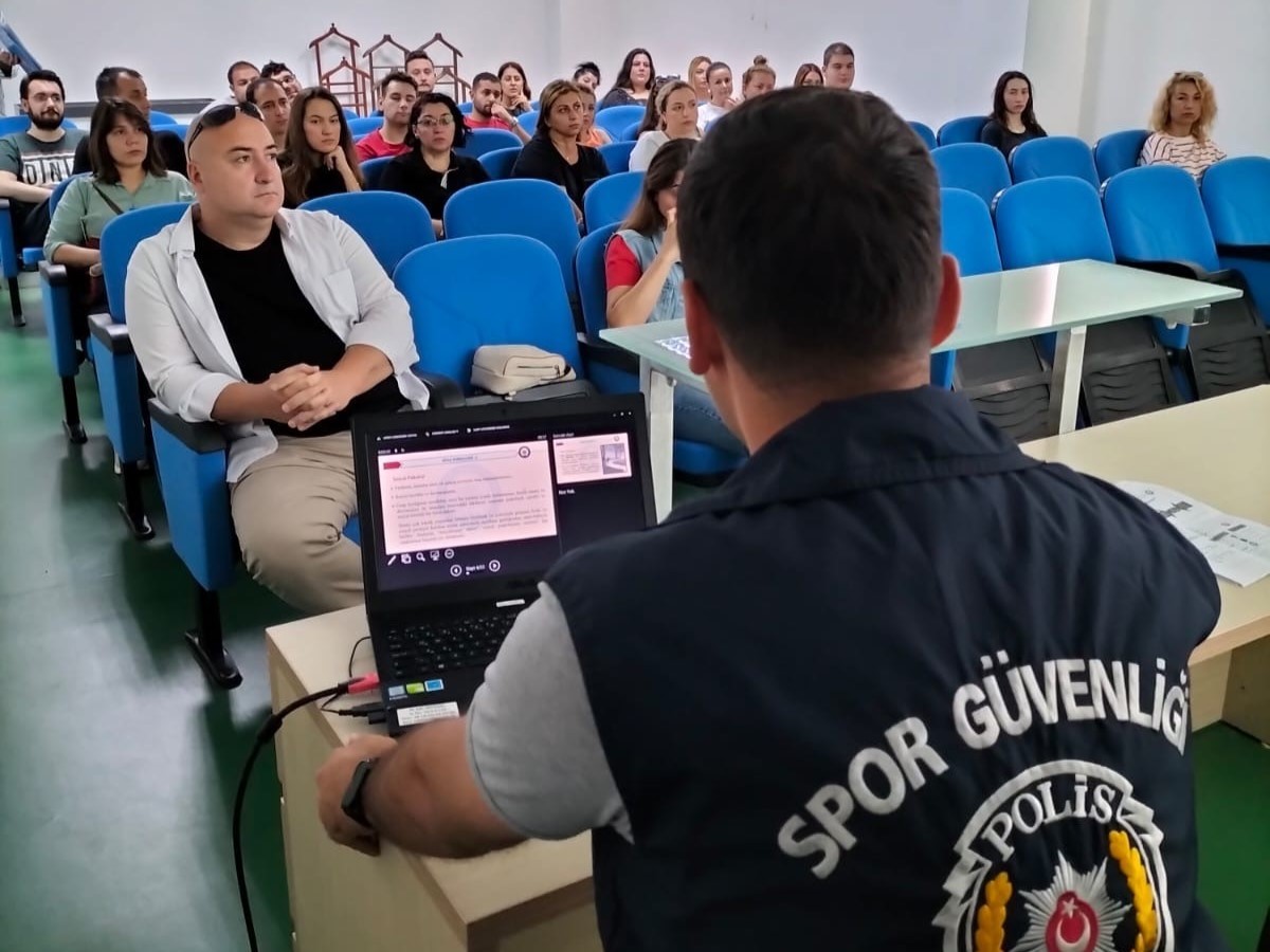 Kırklarelispor ma&ccedil;ları &ouml;ncesinde &ouml;zel g&uuml;venlik g&ouml;revlilerine eğitim
