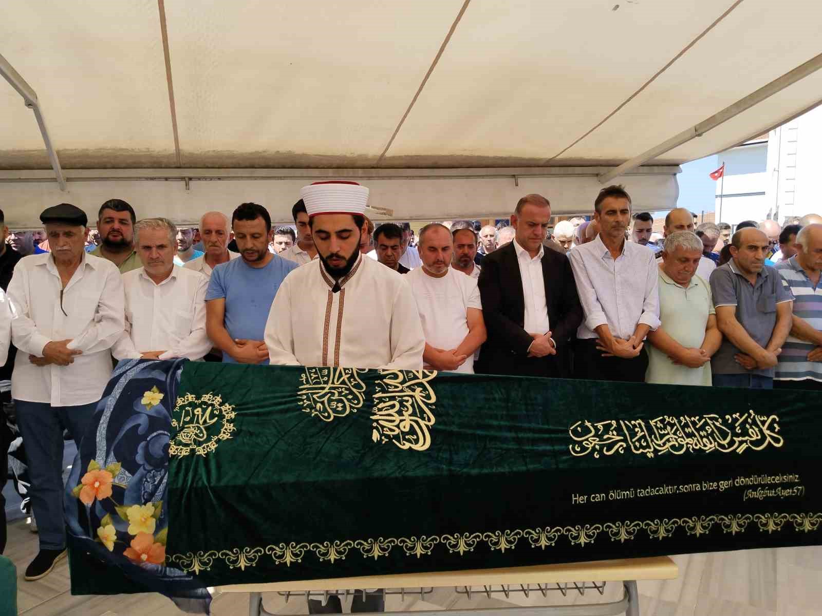 Bolu Dağı’nda trafik kazasında hayatını kaybeden 3 kişi defnedildi