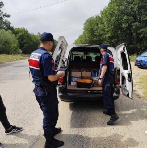 Kırklareli&rsquo;de huzur g&uuml;ven uygulaması: aranan şahıs yakalandı, silahlar ele ge&ccedil;irildi
