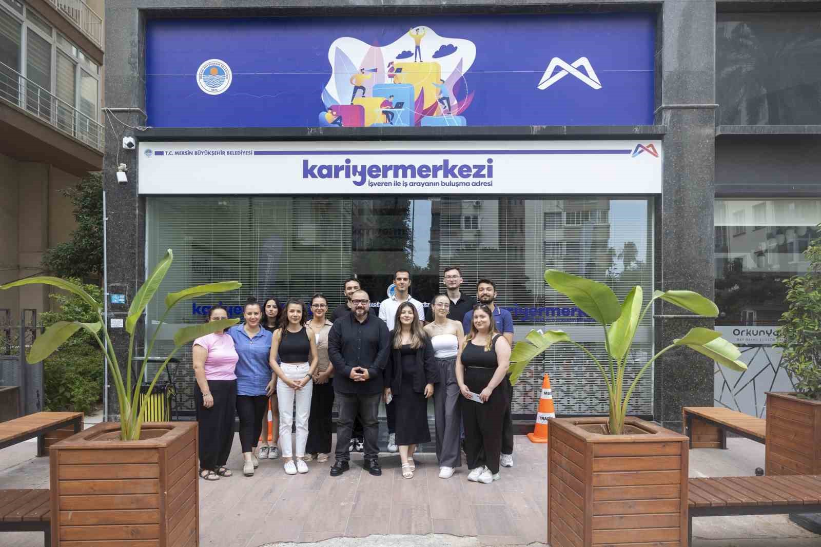 Kariyer Merkezi gençleri iş dünyasına hazırlıyor
