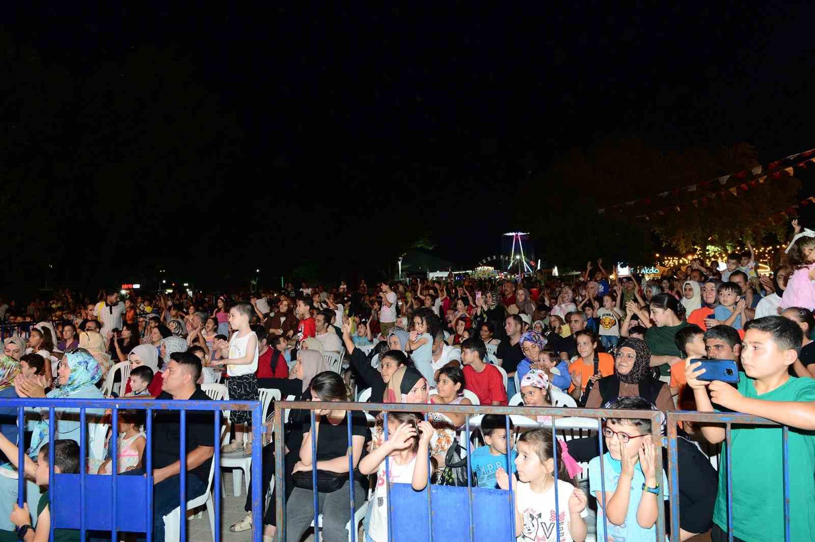 Rafadan Tayfa, minik sevenleri i&ccedil;in bir kez daha sahne aldı
