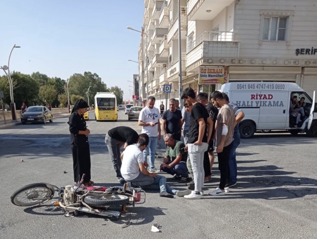 Mardin’de minibüs ile motosiklet çarpıştı: 1 yaralı