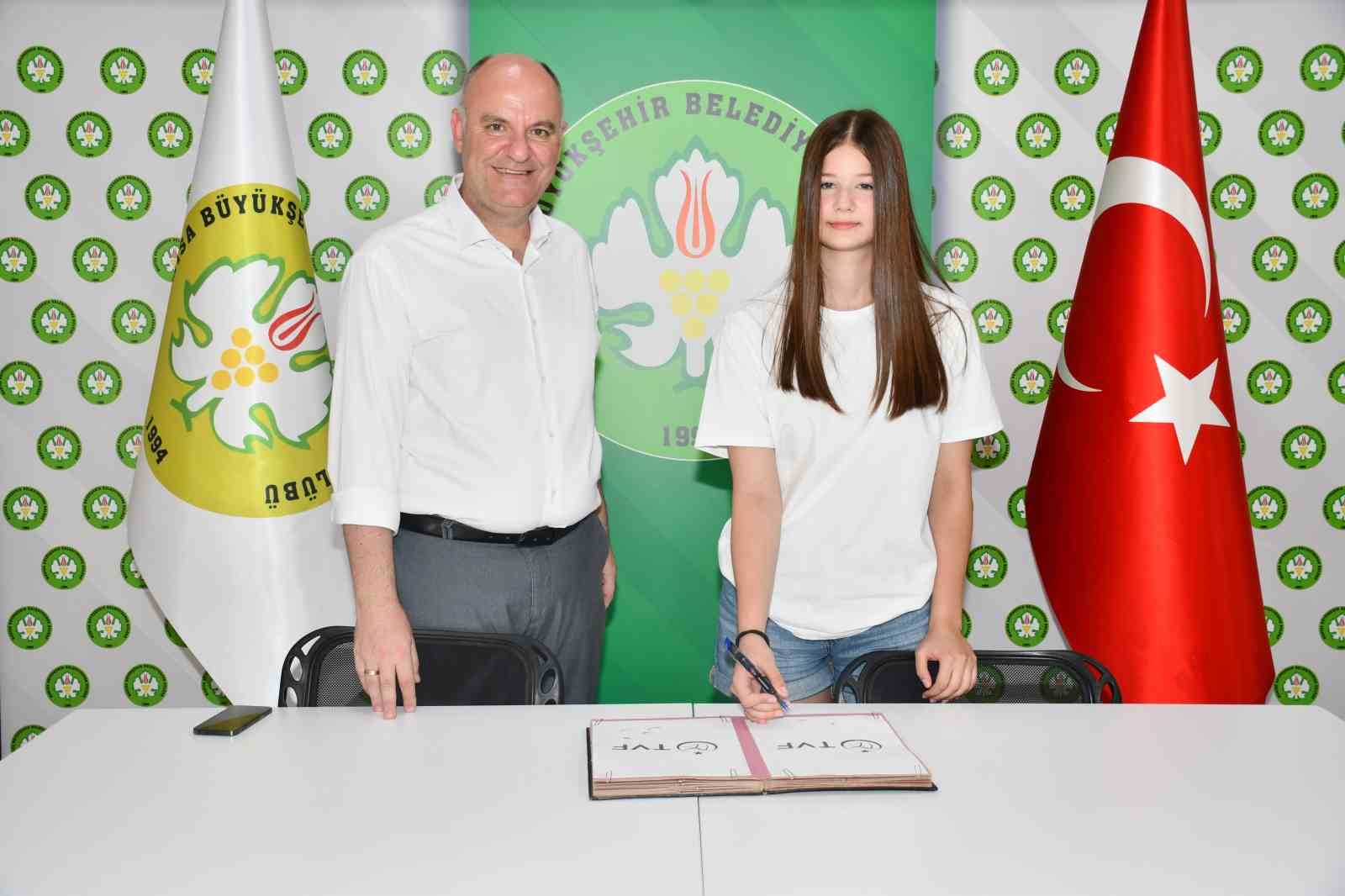 Manisa BBSK Cemre G&uuml;neş&rsquo;i renklerine bağladı
