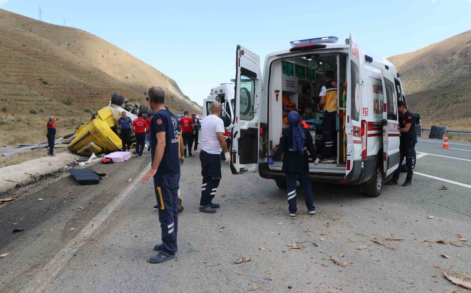 Erzincan’da katliam gibi kaza: 4 ölü, 2 yaralı 