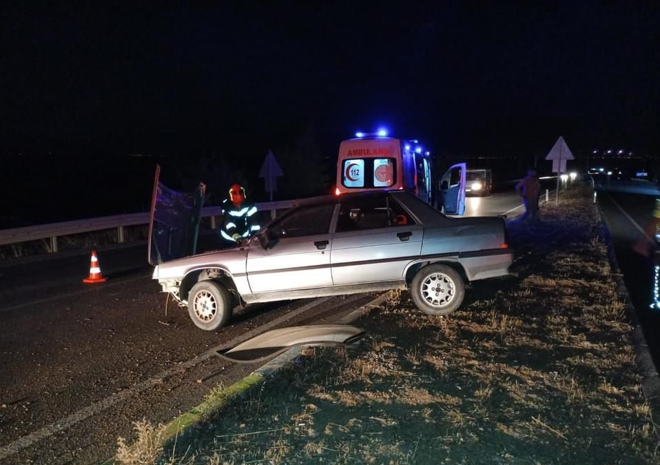 Kontrolden &ccedil;ıkan otomobil ref&uuml;je &ccedil;ıktı; 1 yaralı
