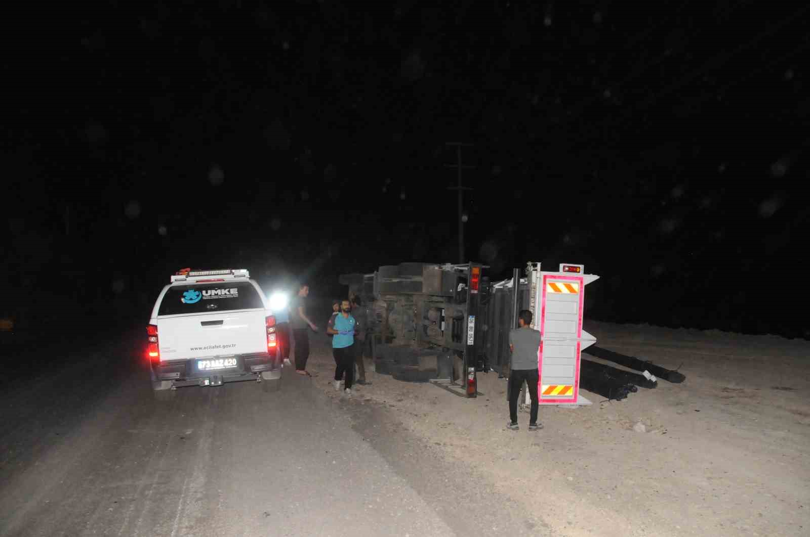 Şırnak’ta demir yüklü kamyon devrildi: 1 yaralı