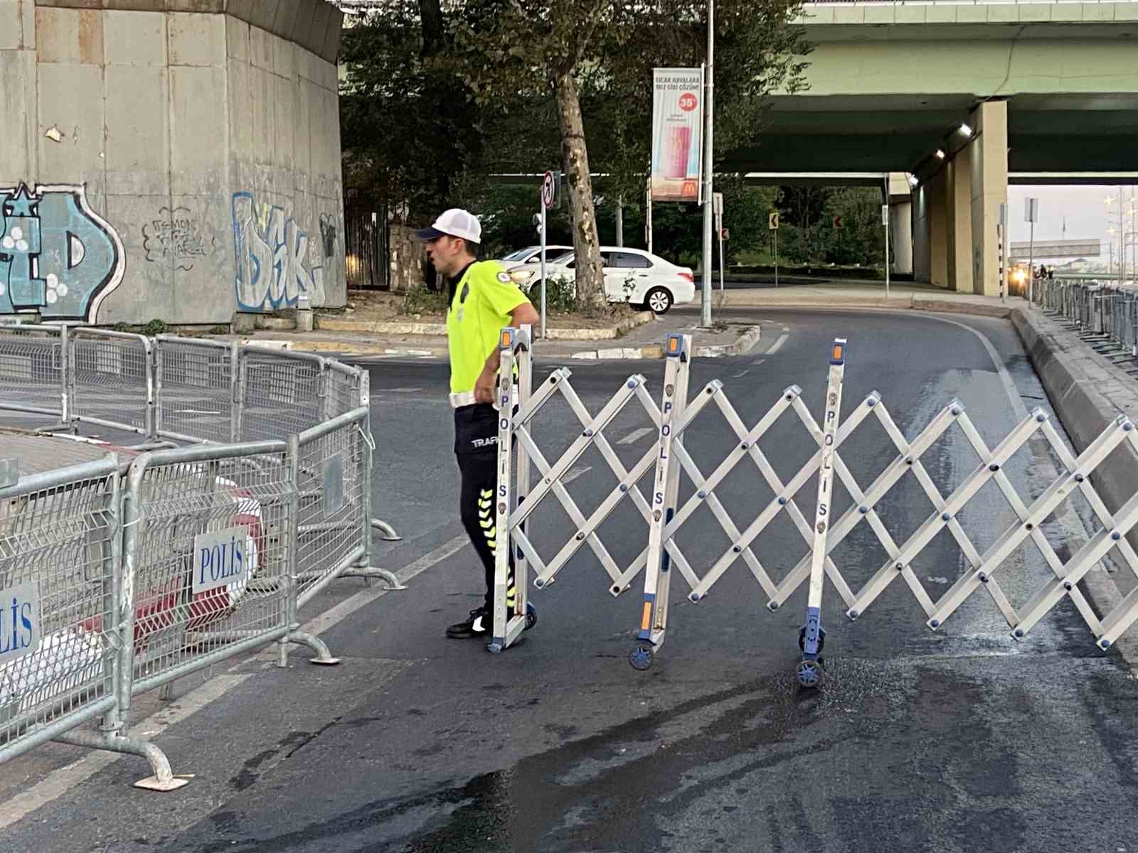 Vatan Caddesi 30 Ağustos provaları nedeniyle trafiğe kapandı
