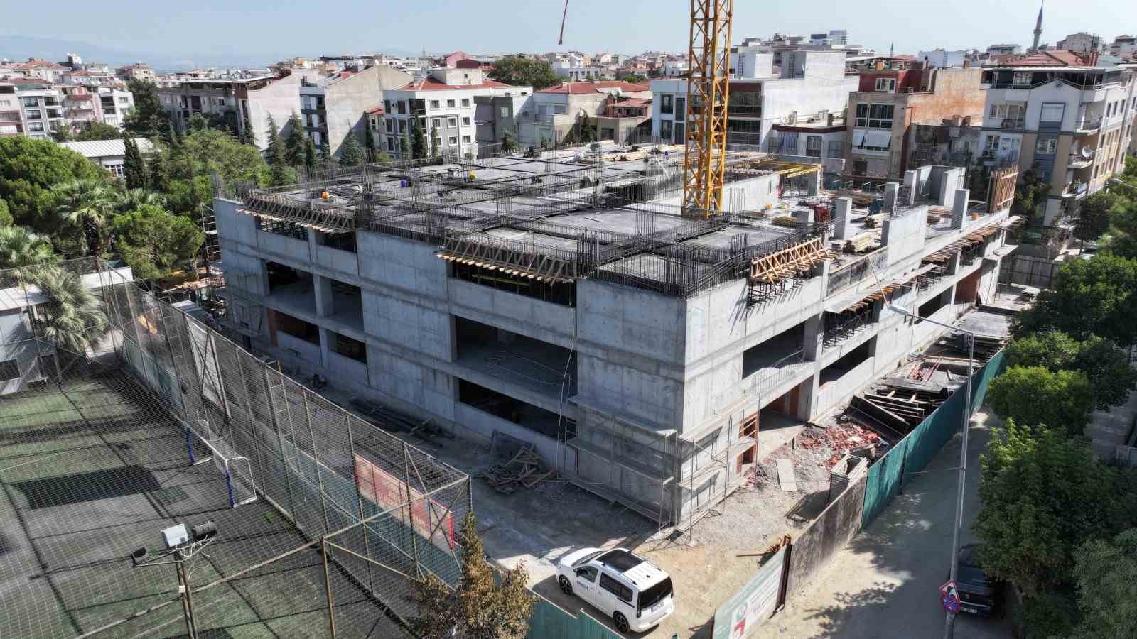 Malta Katlı Otoparkı hızla y&uuml;kseliyor
