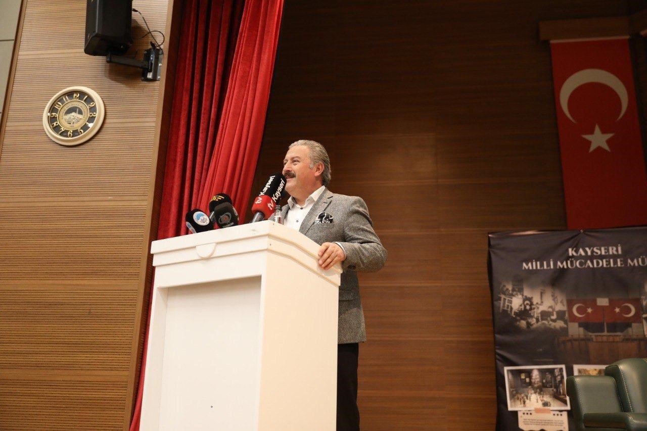 Melikgazi Belediyesi Kayseri&rsquo;nin Ulu &Ccedil;ınarı Kayseri Lisesi Tarihi Kitabının tanıtımını yaptı
