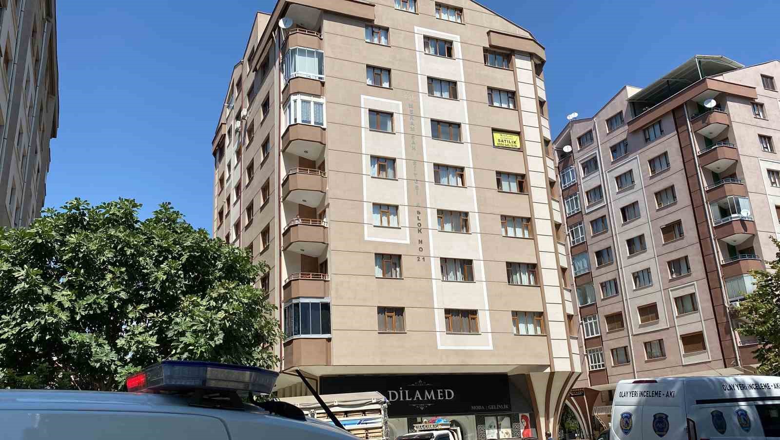 Konya&rsquo;da bir kişi evinde silahla vurulmuş halde bulundu
