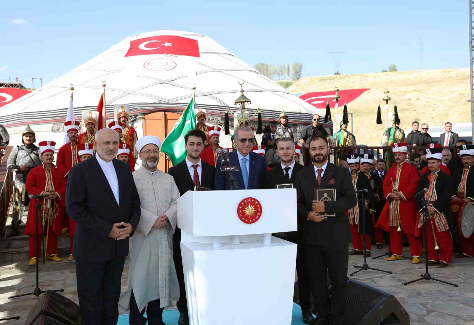 Cumhurbaşkanı Erdoğan: "Bizler bu toprakların emanet&ccedil;isi değil asıl sahipleriyiz"
