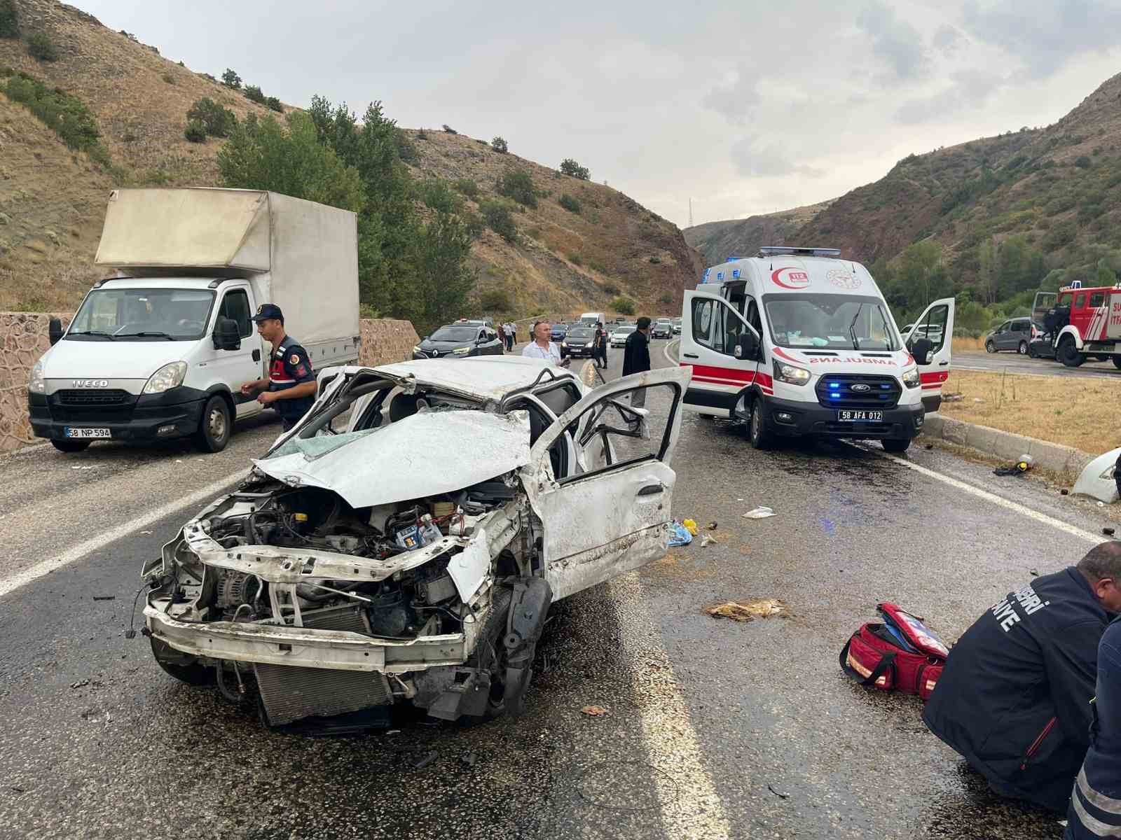 Kontrolden &ccedil;ıkan otomobil takla attı: 2&rsquo;si &ccedil;ocuk 4 yaralı
