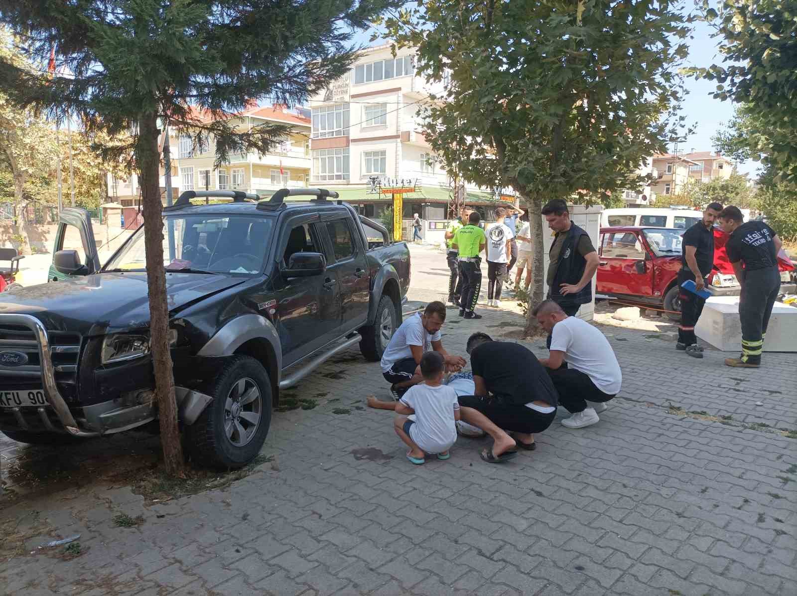 Otomobil ile kamyonet &ccedil;arpıştı: 1 yaralı
