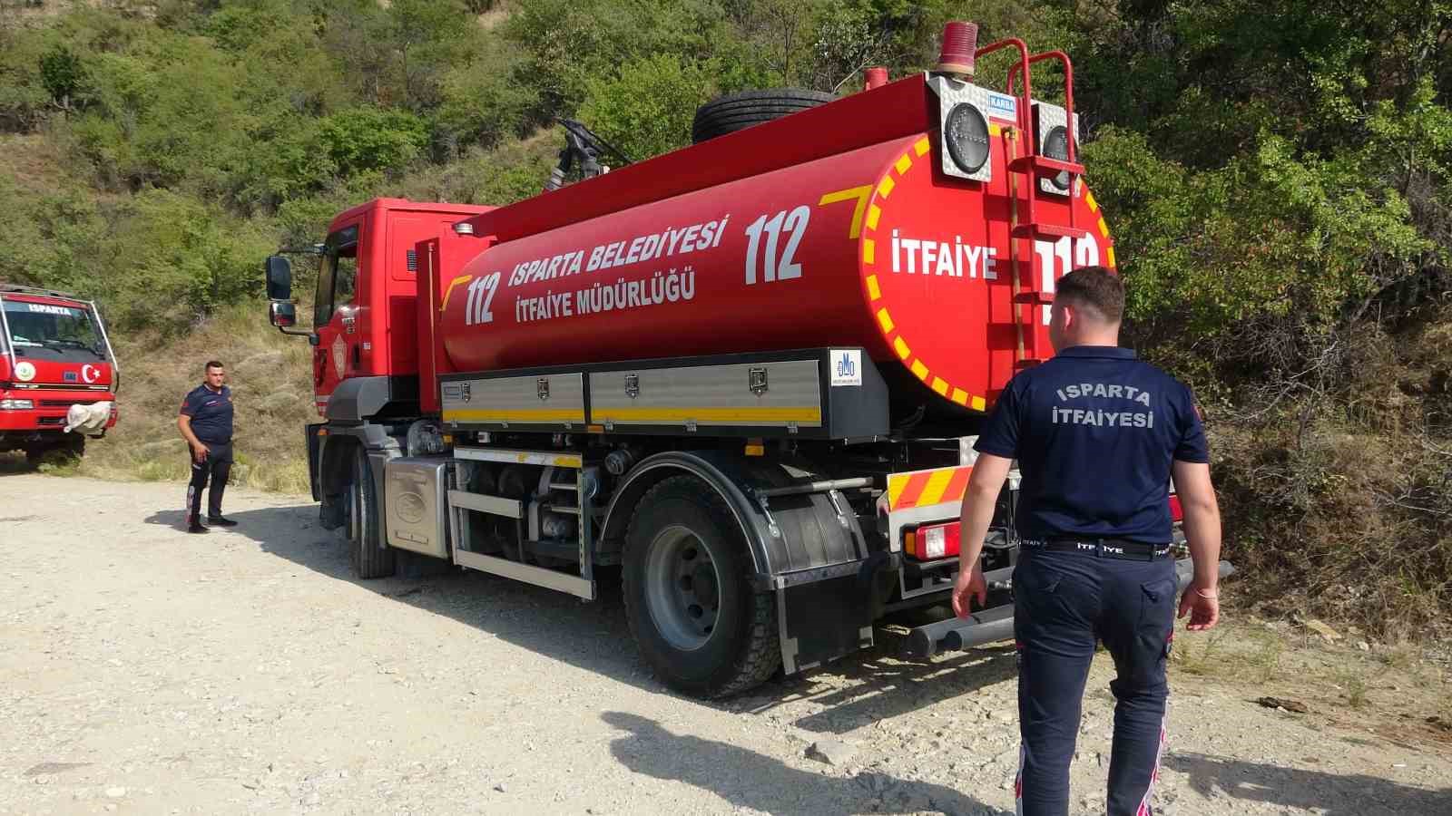 Isparta’daki orman yangını havadan ve karadan müdahaleyle söndürüldü
